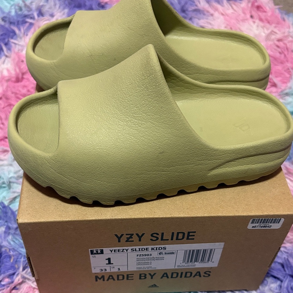Adidas Kids YZY Slide in Light Green